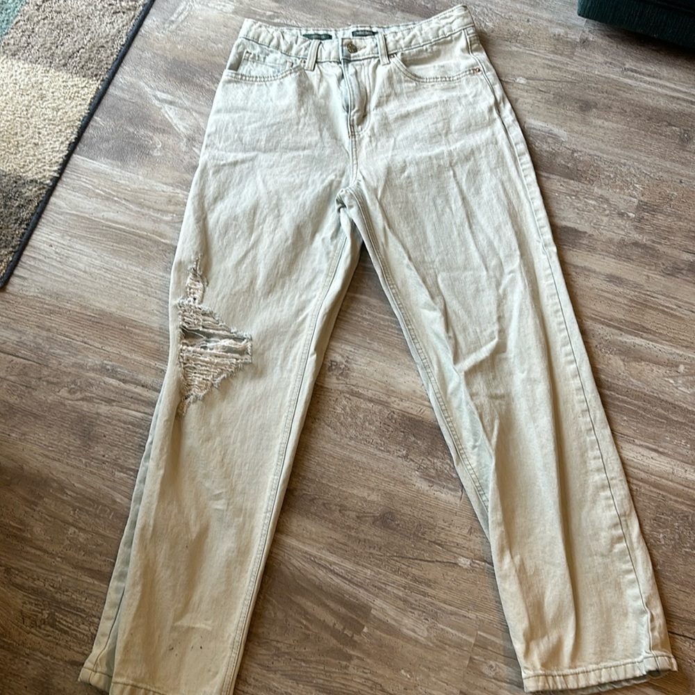 Wild Fable high rise Dad jeans size 6. Light washed.